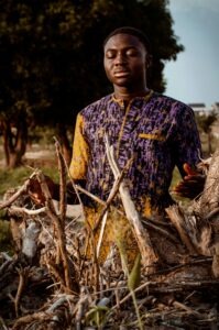 Verfolgte Christen Ein Afrikaner in traditioneller Kleidung