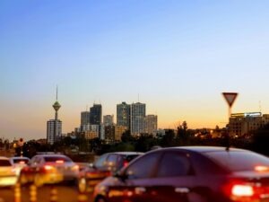 Iran-Artikel Skyline von Shanghai am Abend mit Autos